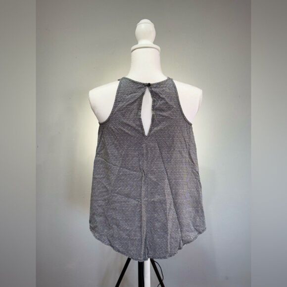 CLEARANCE! Black/White Old Navy Flowy Tank Size S EUC - Picture 2 of 5
